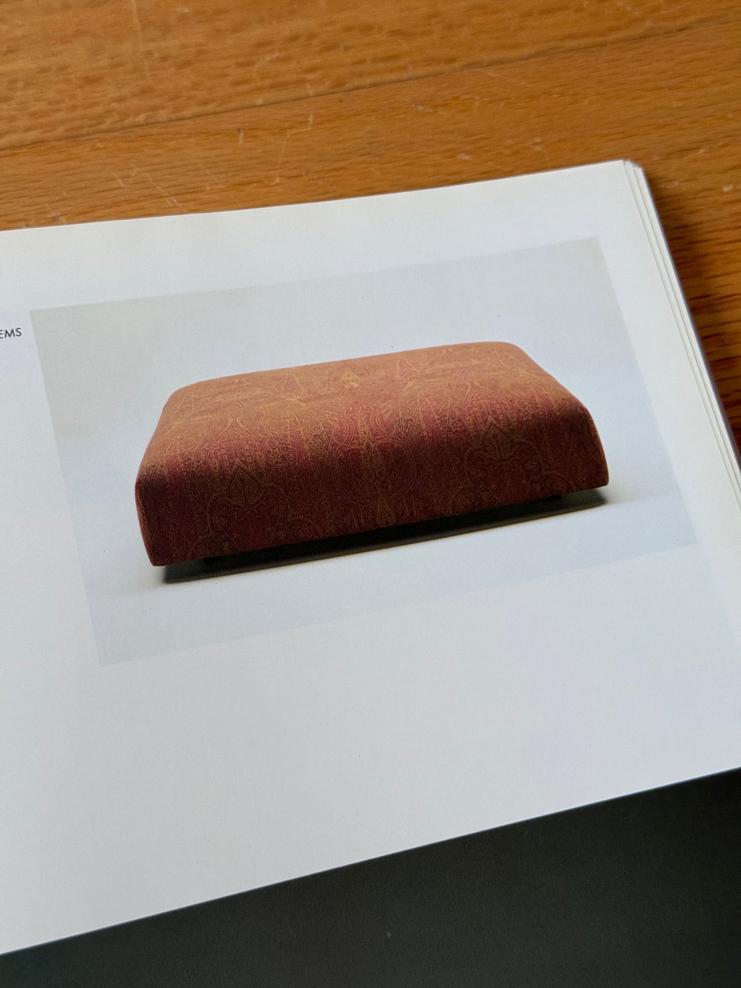 INTERNATIONAL FURNITURE DESIGN FOR THE 90's, PBC INTERNATIONAL, 1991