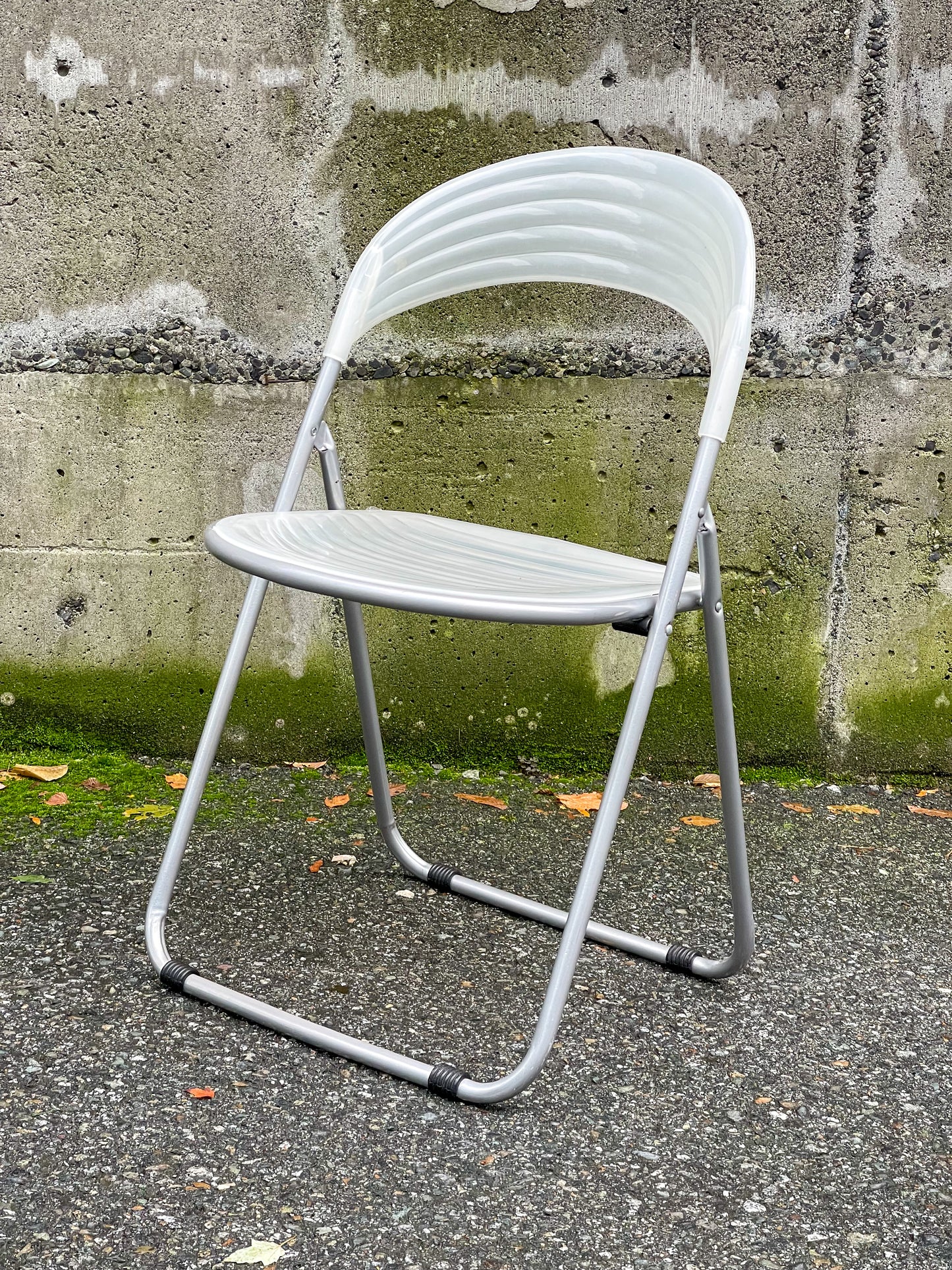 Italian folding chairs by Studio G.P.