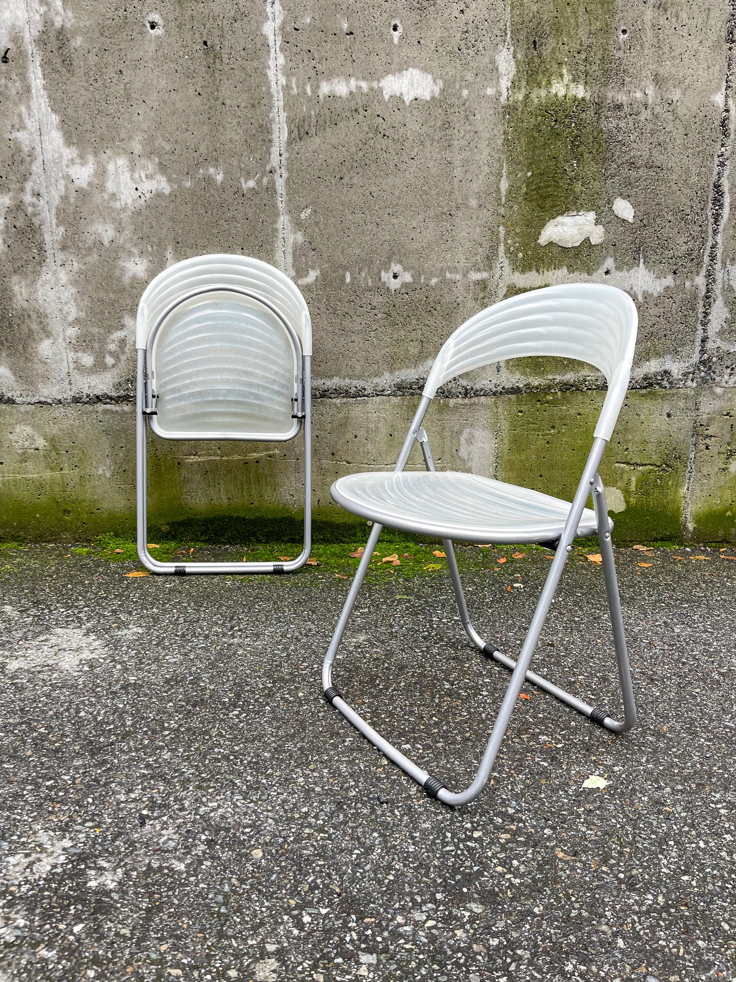 Italian folding chairs by Studio G.P.