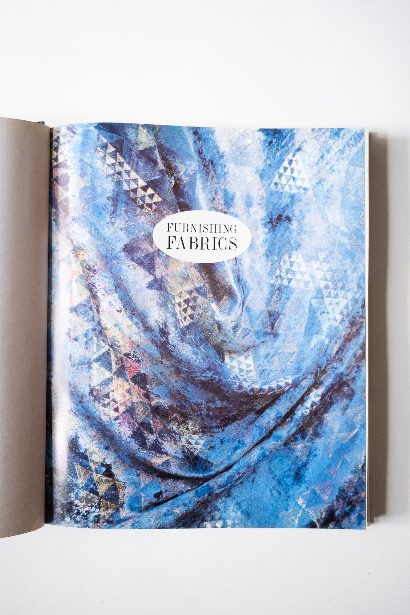Furnishing Fabrics: An international Sourcebook, Larsen, 1989