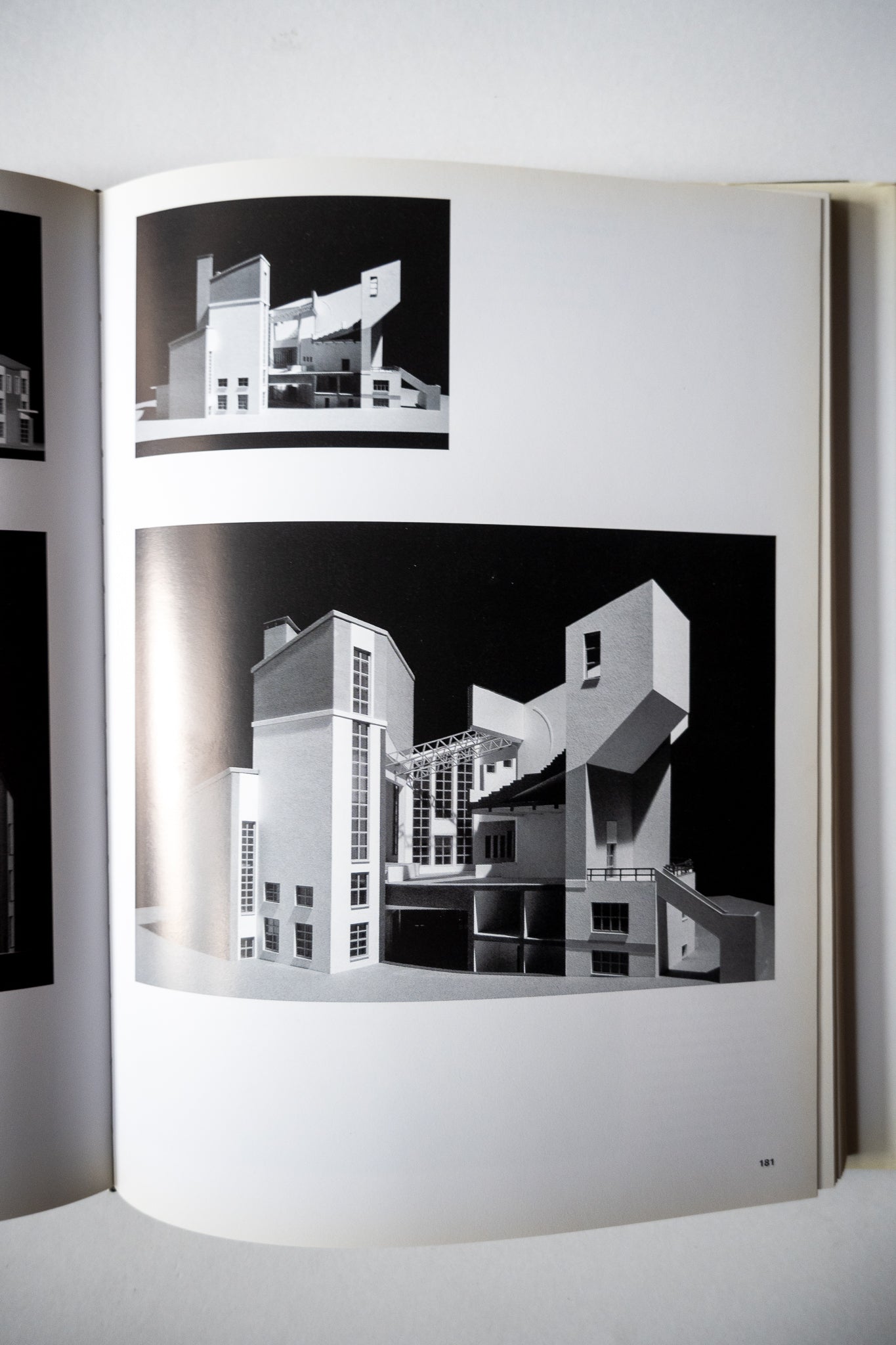 Konstantin s. Mel’nikov and the Construction of Moscow, 2000