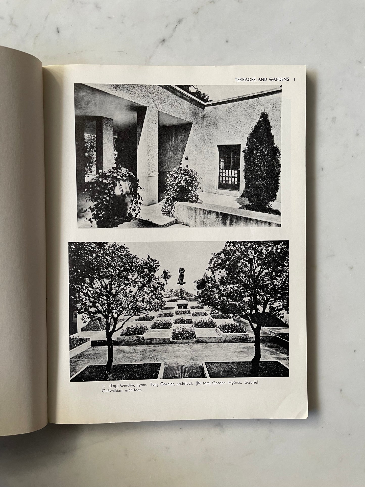 The Art Deco Style: In Household Objects, Architecture, Sculpture, Graphics, Jewelry, Menton, 1972