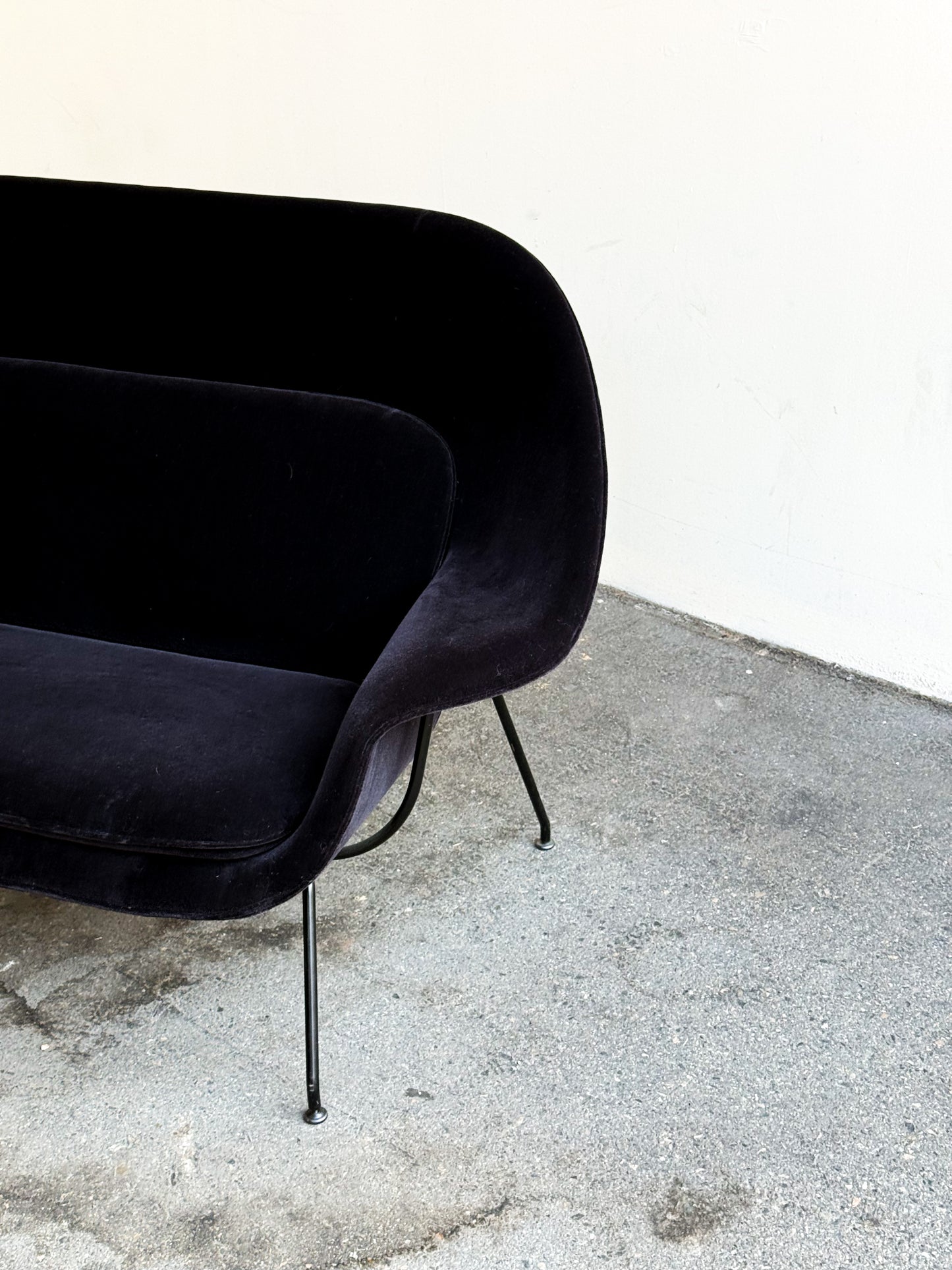 Womb Settee by Eero Saarinen for Knoll