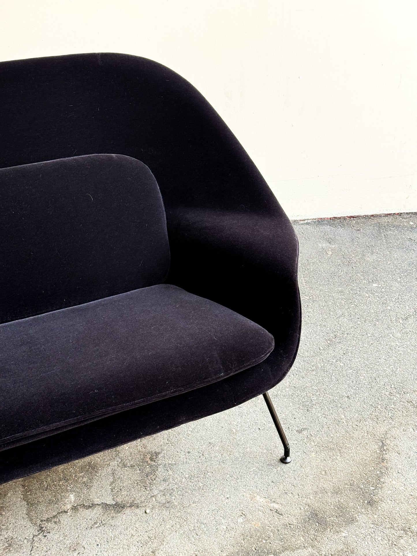 Womb Settee by Eero Saarinen for Knoll