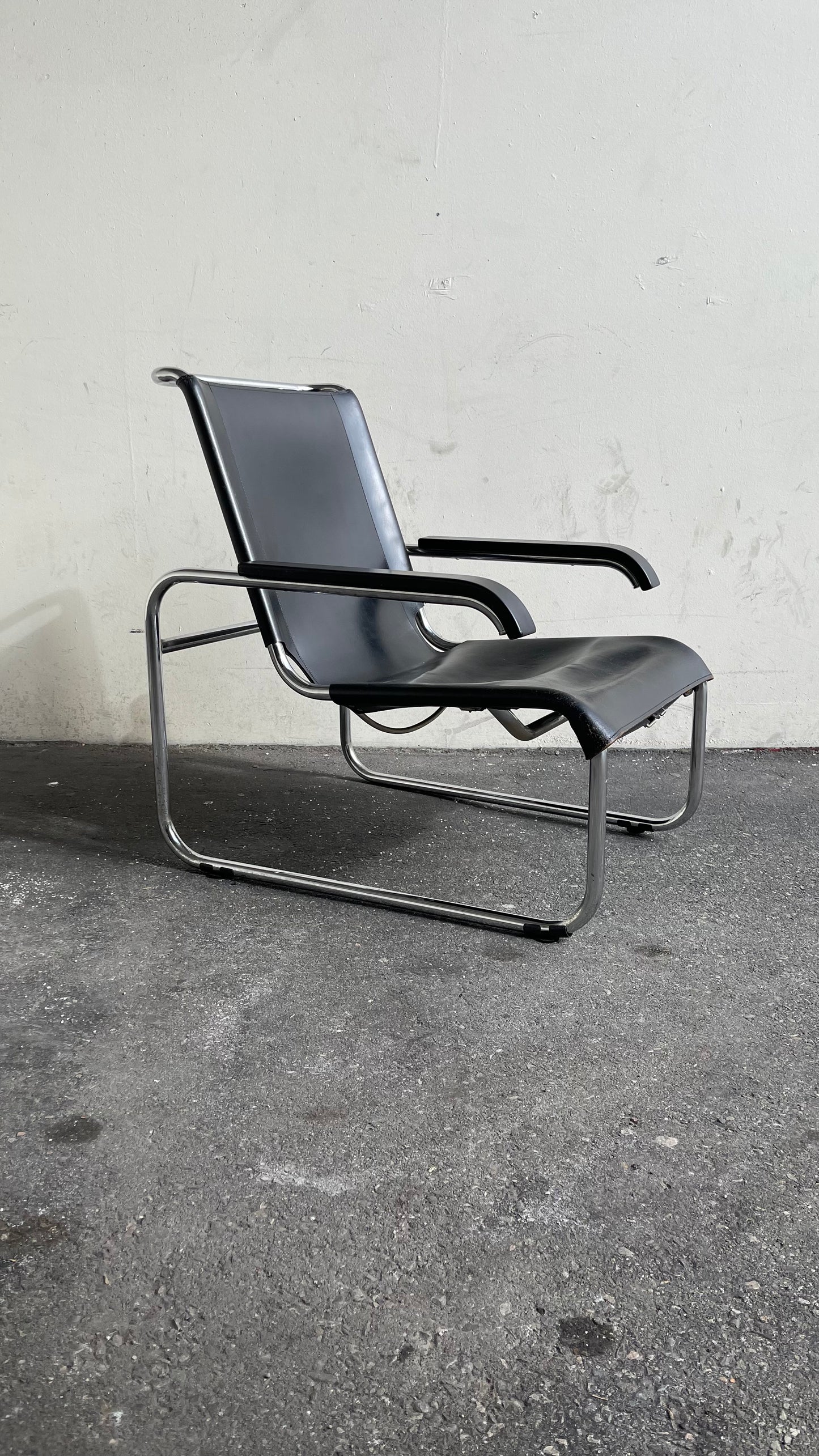 B35 leather lounge chair by Marcel Breuer