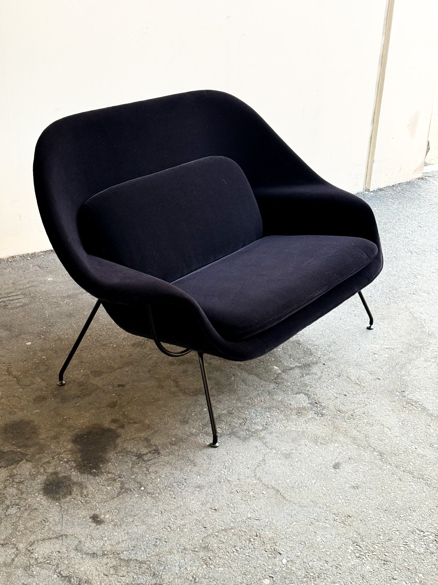 Womb Settee by Eero Saarinen for Knoll
