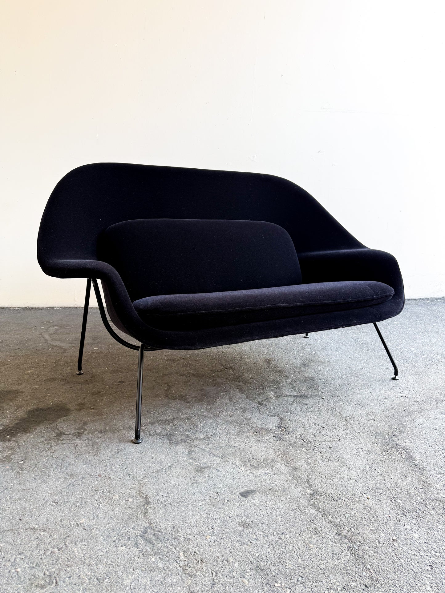 Womb Settee by Eero Saarinen for Knoll