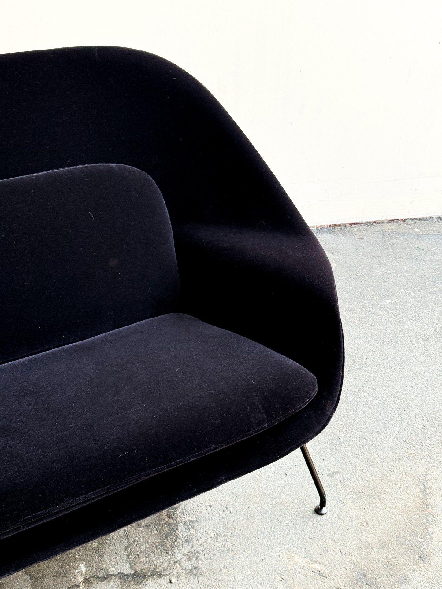 Womb Settee by Eero Saarinen for Knoll
