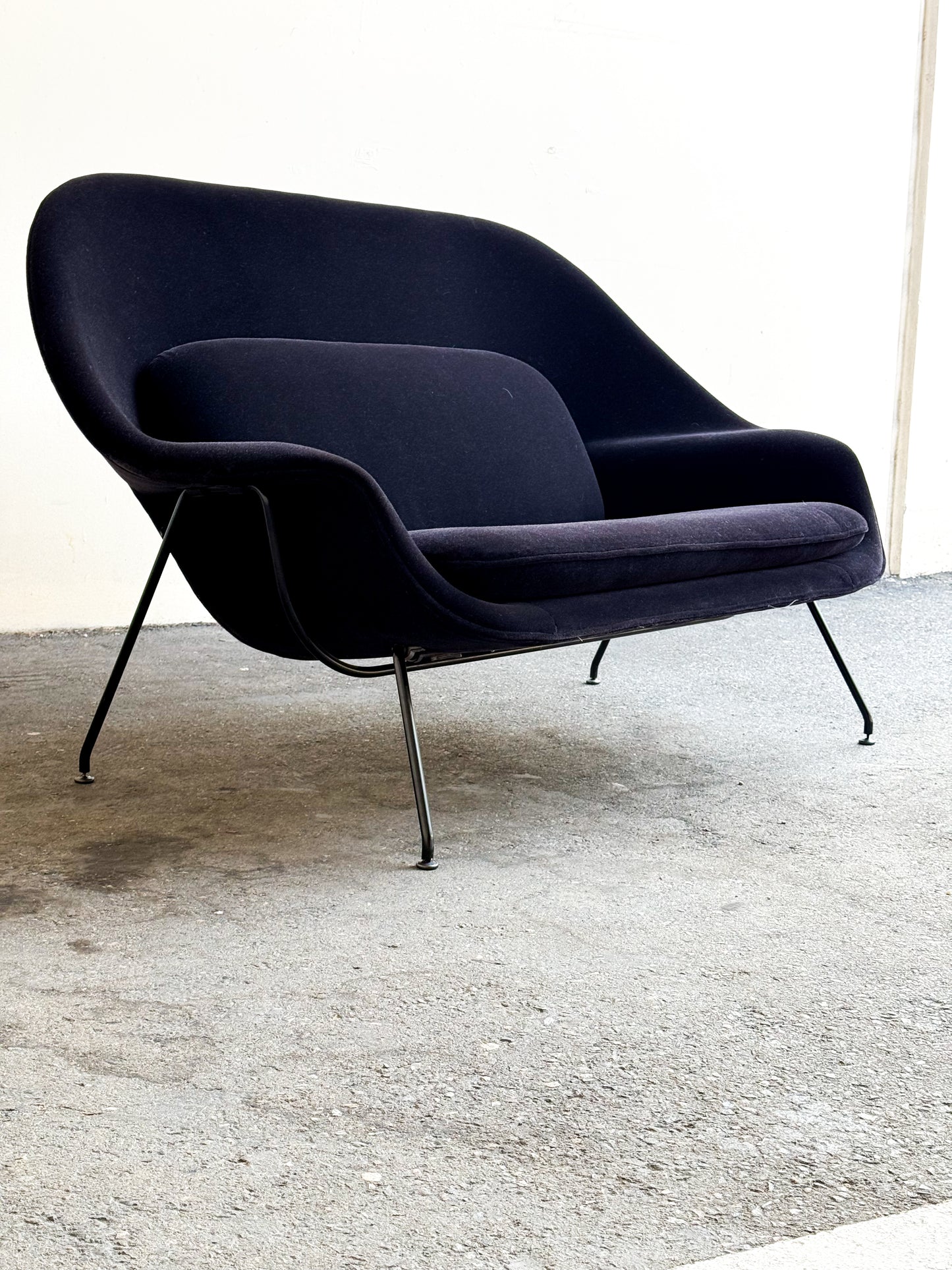 Womb Settee by Eero Saarinen for Knoll