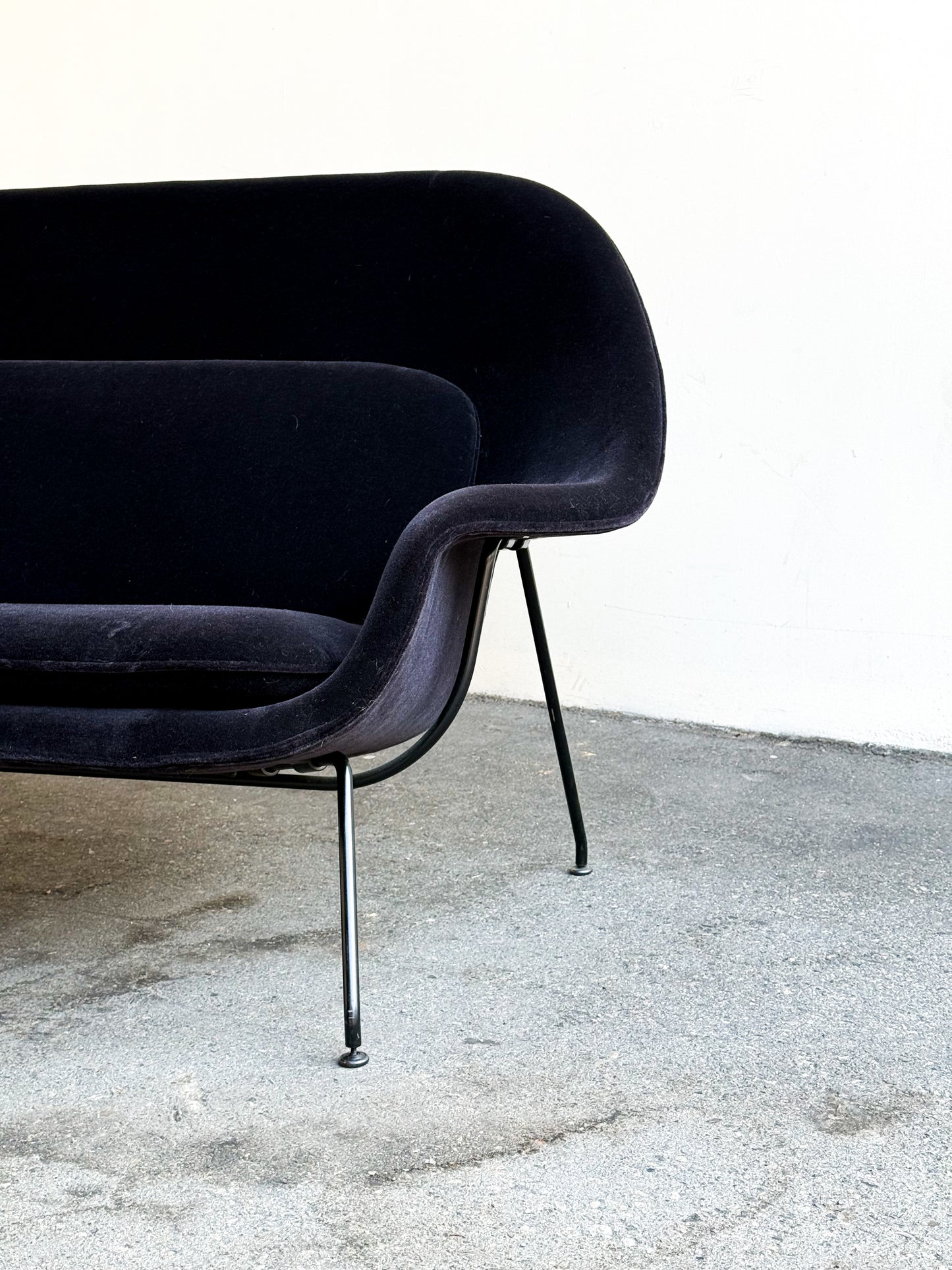 Womb Settee by Eero Saarinen for Knoll