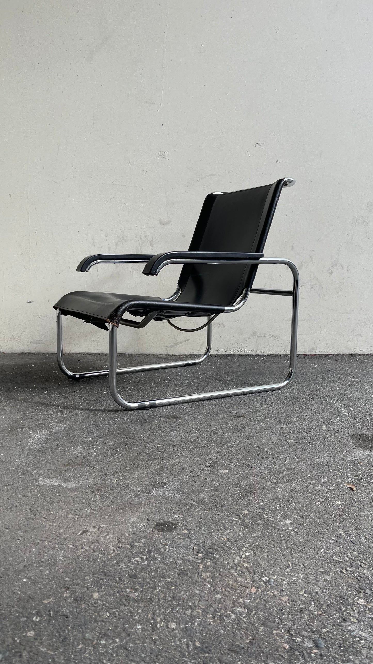 B35 leather lounge chair by Marcel Breuer