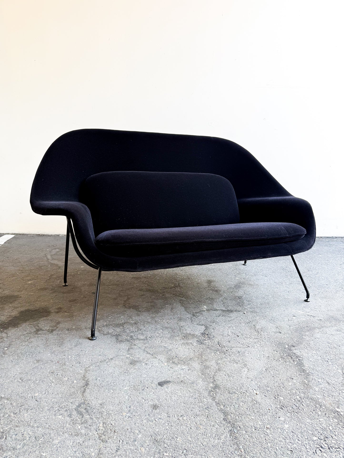 Womb Settee by Eero Saarinen for Knoll