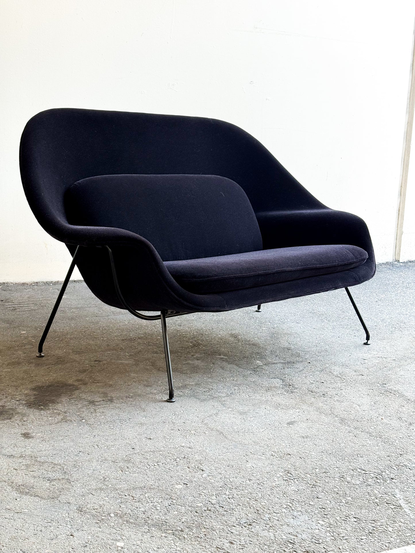 Womb Settee by Eero Saarinen for Knoll