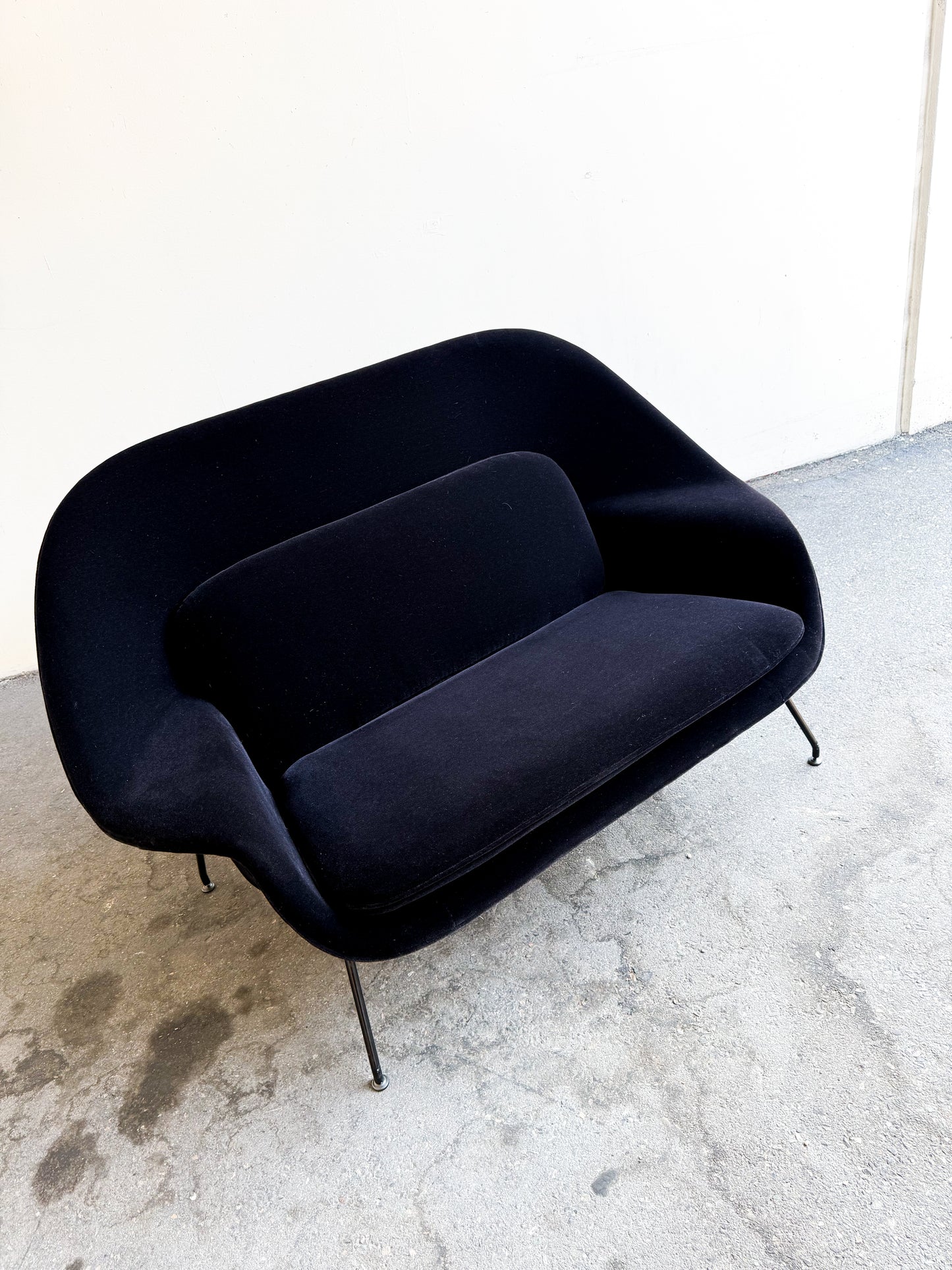 Womb Settee by Eero Saarinen for Knoll