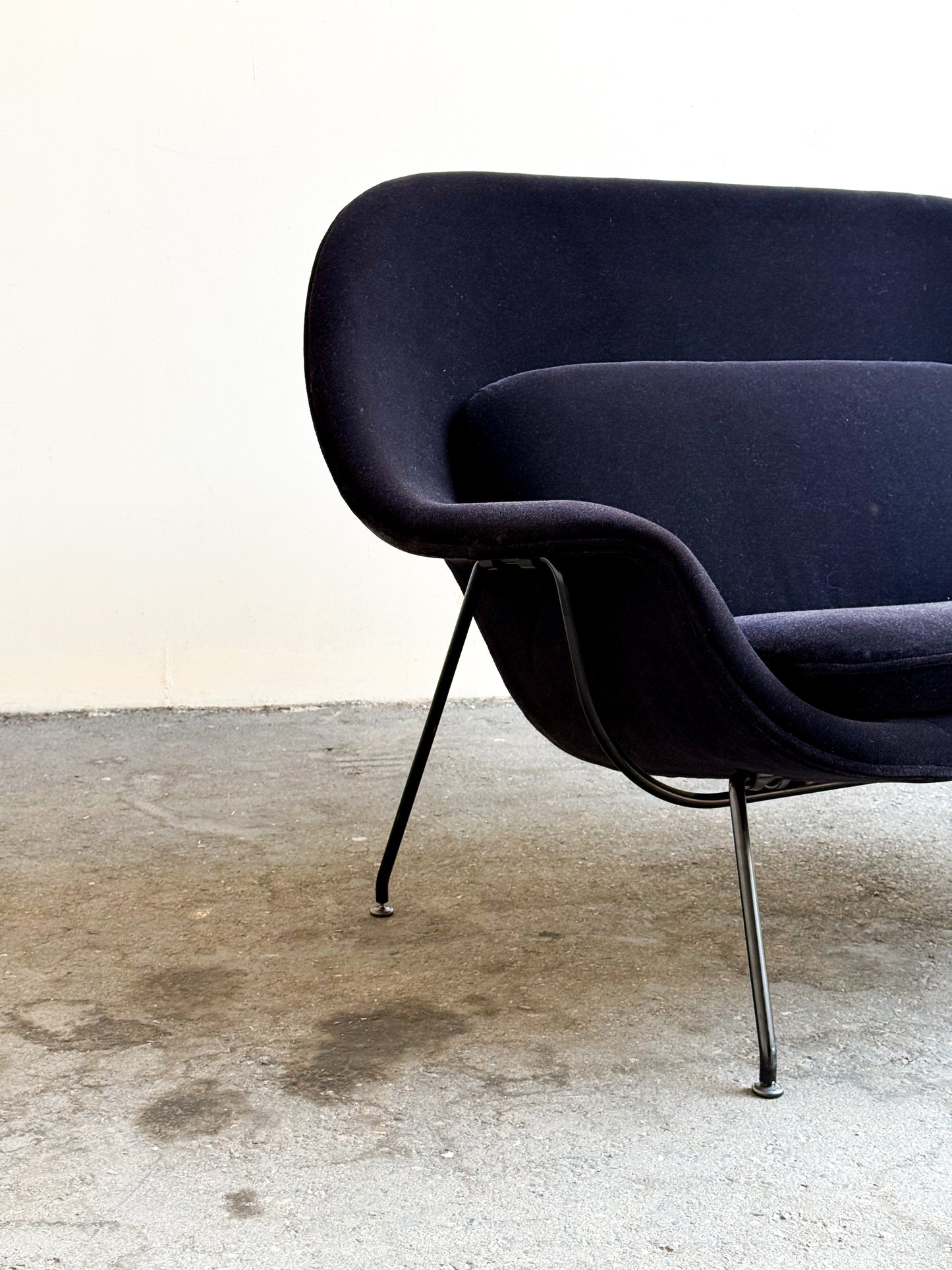 Womb Settee by Eero Saarinen for Knoll