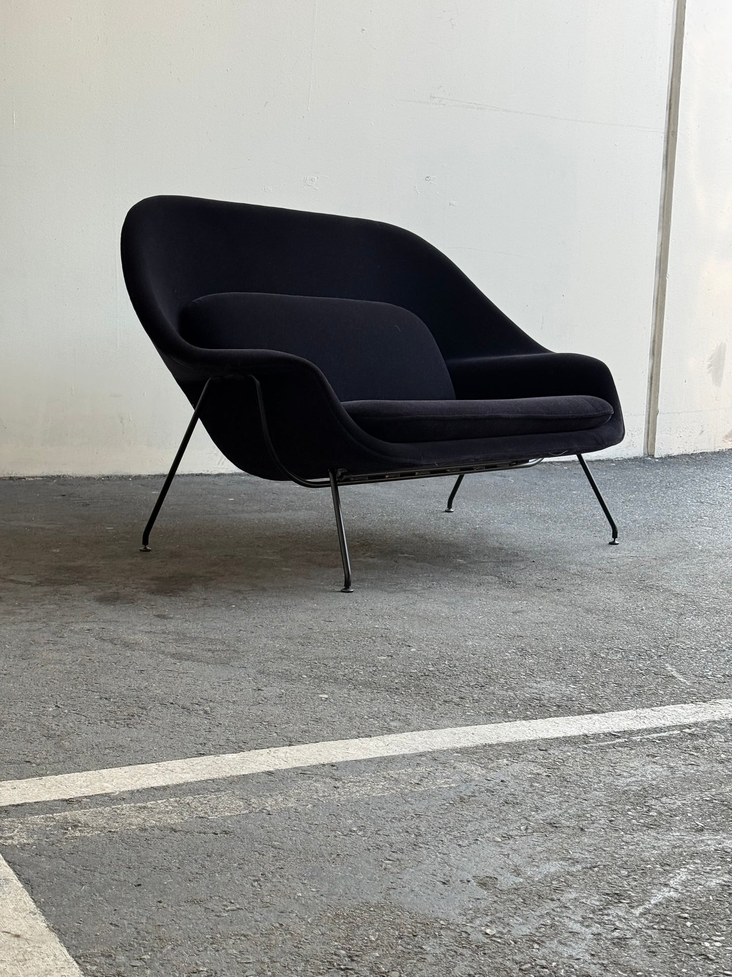 Womb Settee by Eero Saarinen for Knoll